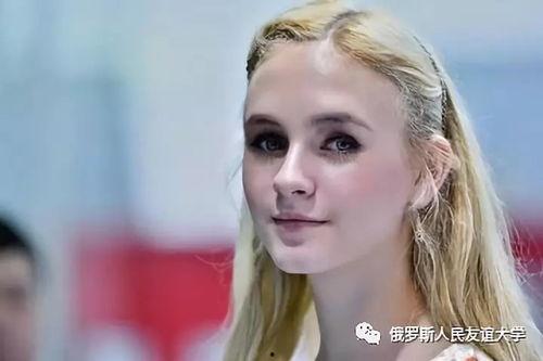 俄罗斯美女吃瓜视频,镜头下的风情万种