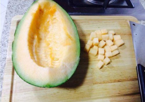 月子吃蒸哈密瓜,蒸哈密瓜的营养美味与养生之道